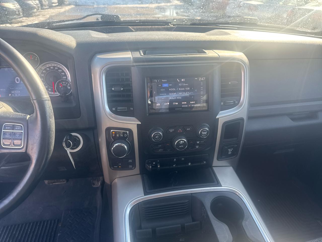 RAM 1500 4WD Crew Cab 140.5" Outdoorsman 2015