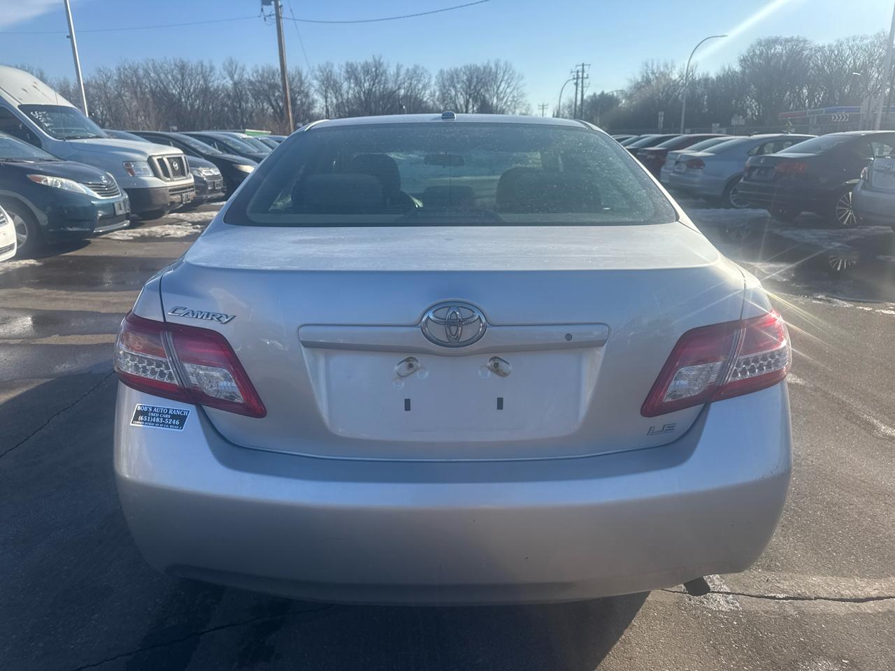 Toyota Camry 4dr Sdn I4 Man LE (Natl) 2011