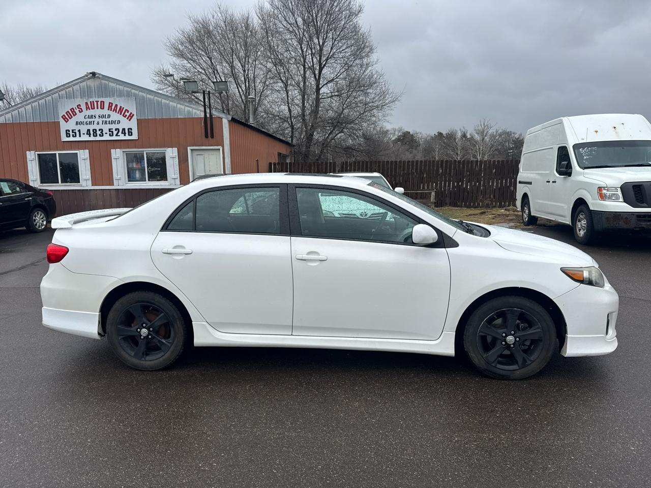 Toyota Corolla 4dr Sdn Auto LE (Natl) 2012