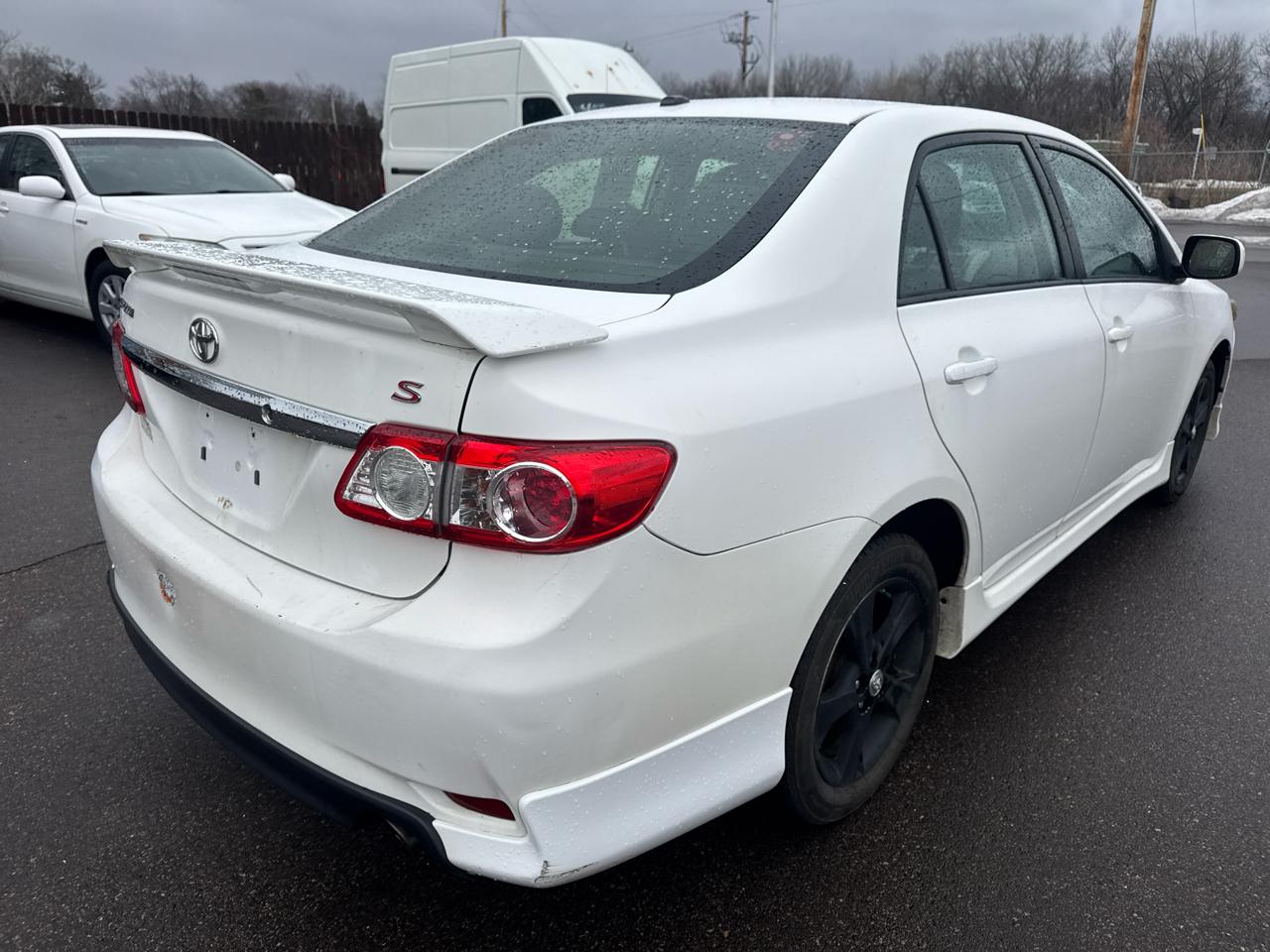 Toyota Corolla 4dr Sdn Auto LE (Natl) 2012