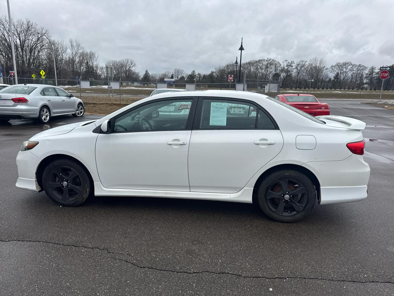 Toyota Corolla 4dr Sdn Auto LE (Natl) 2012