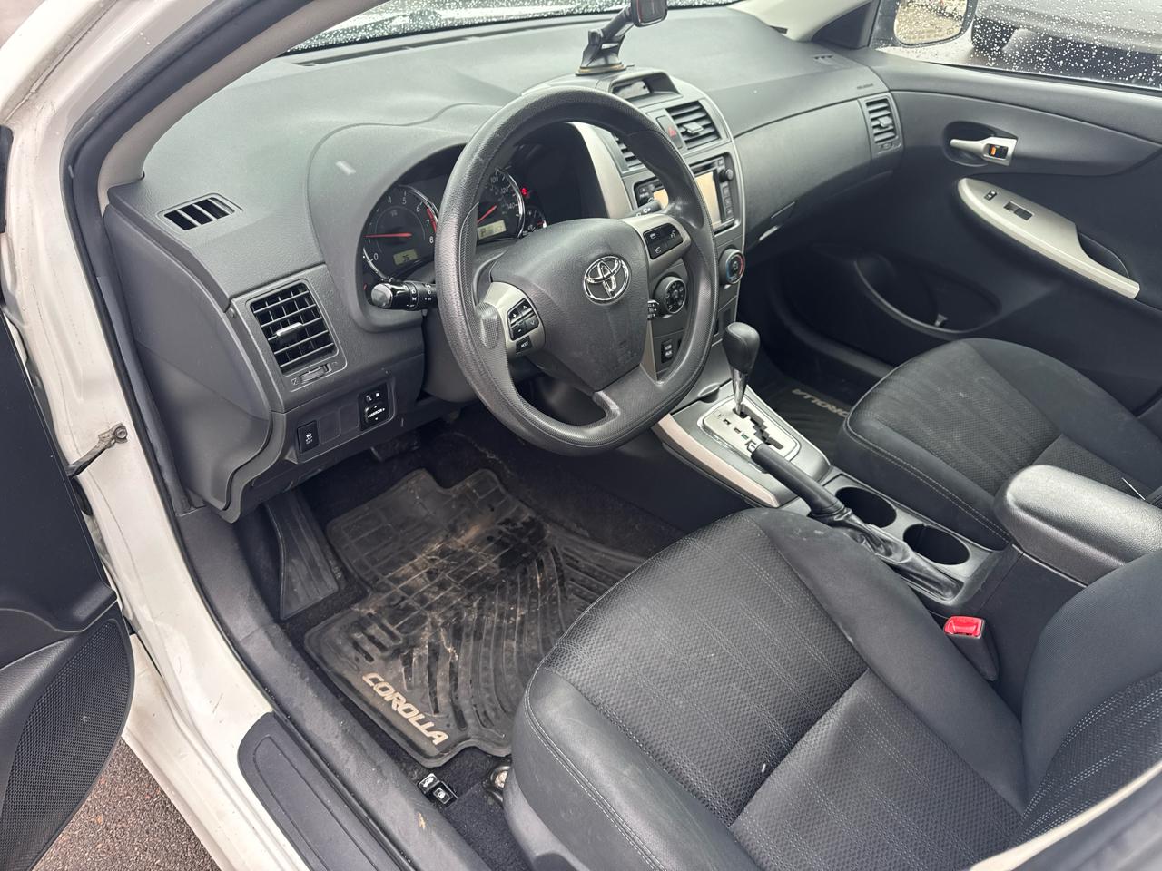 Toyota Corolla 4dr Sdn Auto LE (Natl) 2012