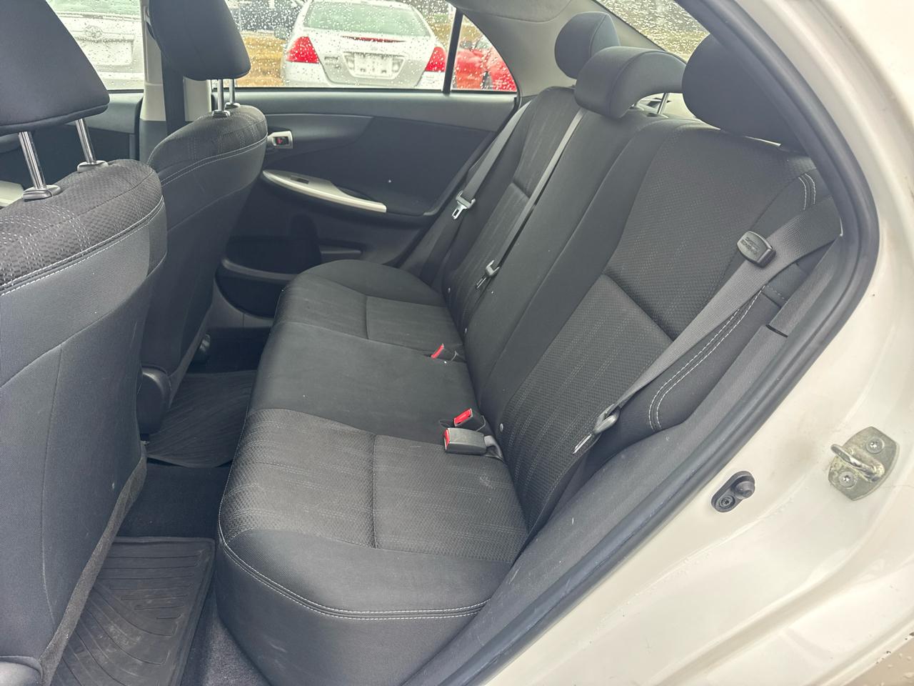 Toyota Corolla 4dr Sdn Auto LE (Natl) 2012