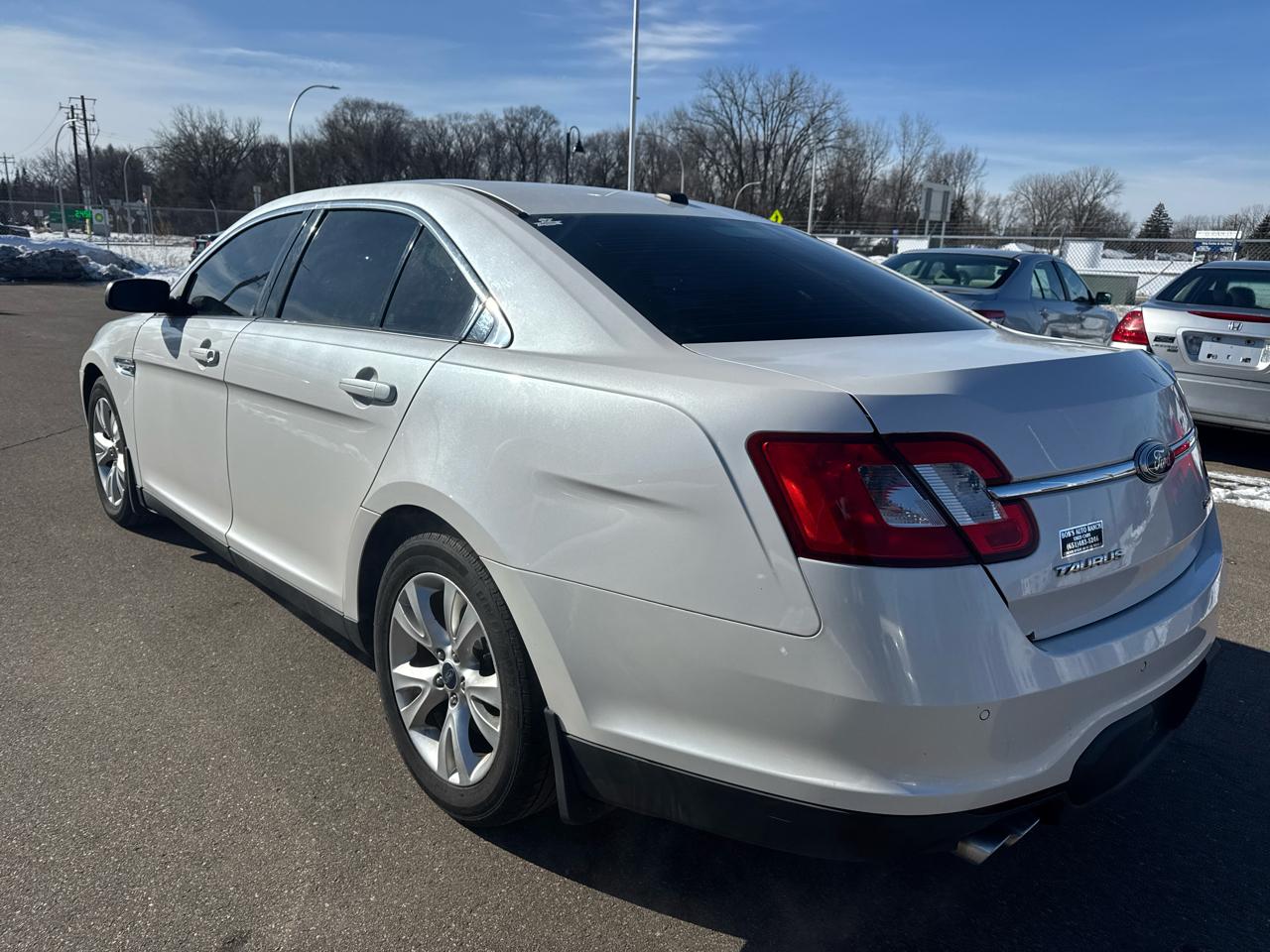 Ford Taurus 4dr Sdn SEL FWD 2011