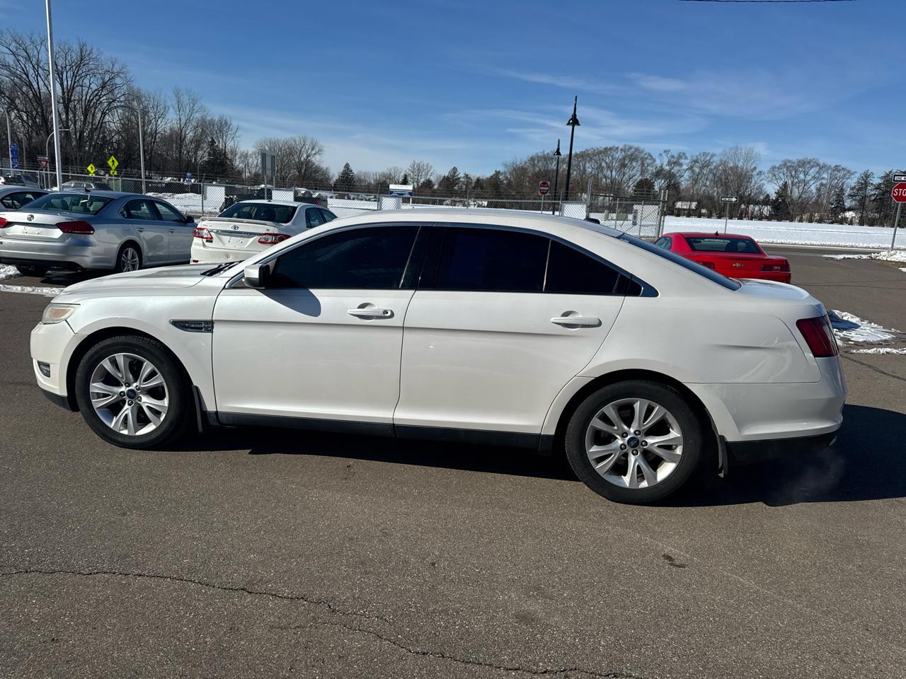 Ford Taurus 4dr Sdn SEL FWD 2011