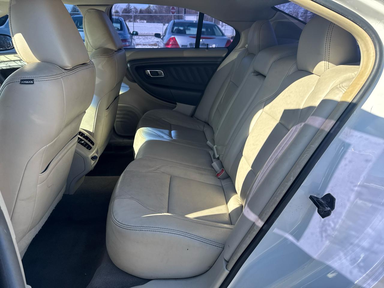 Ford Taurus 4dr Sdn SEL FWD 2011