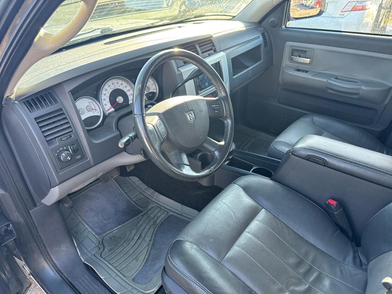 Dodge Dakota 4WD Crew Cab Laramie 2010