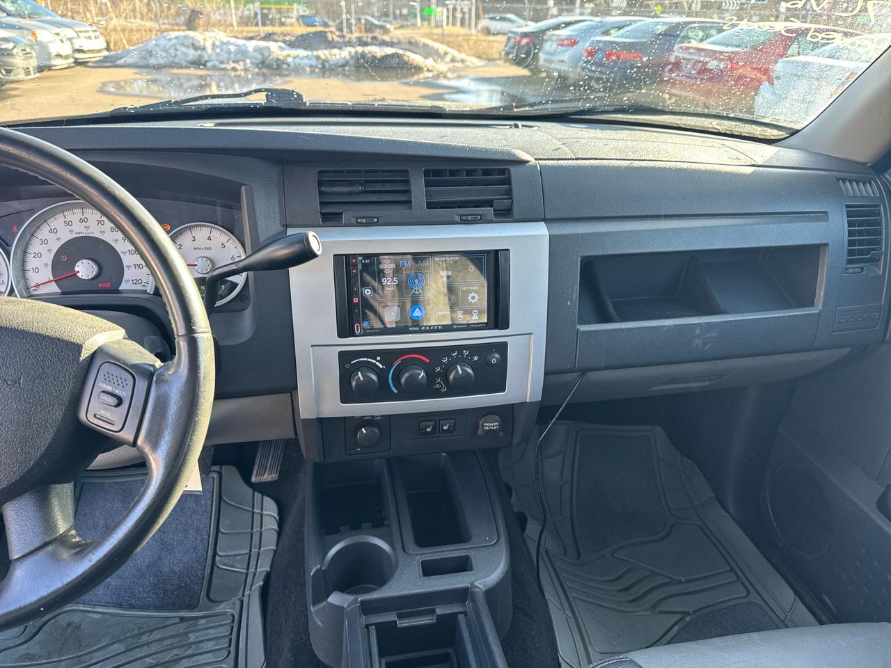 Dodge Dakota 4WD Crew Cab Laramie 2010