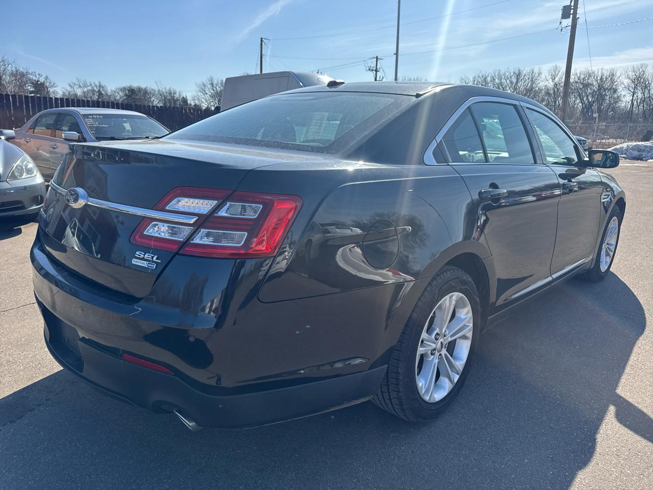 Ford Taurus 4dr Sdn SEL AWD 2014