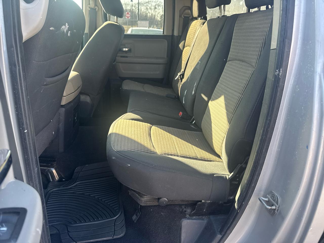 RAM 1500 4WD Quad Cab 140.5" Big Horn 2012