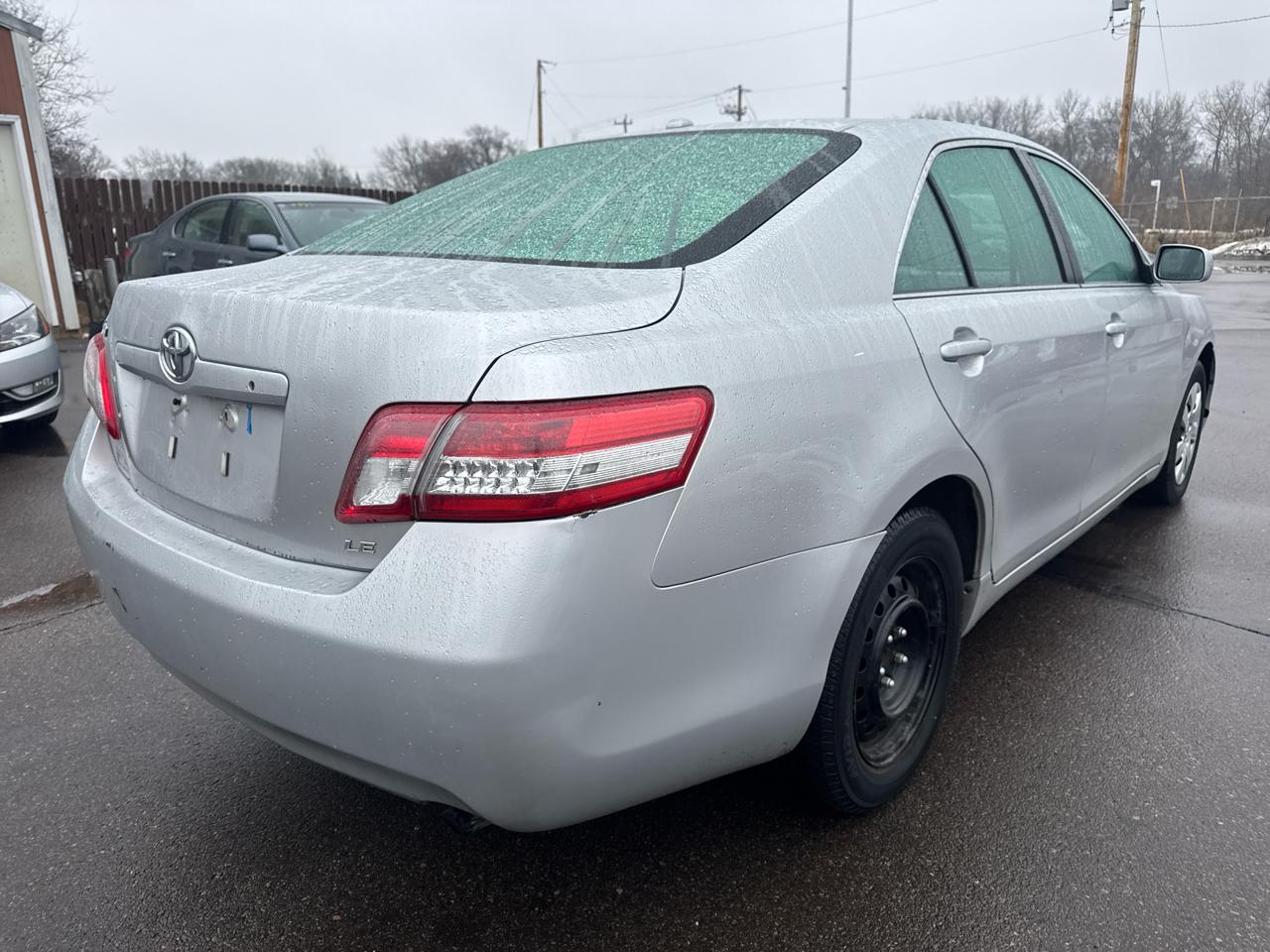 Toyota Camry 4dr Sdn I4 Man LE (Natl) 2011