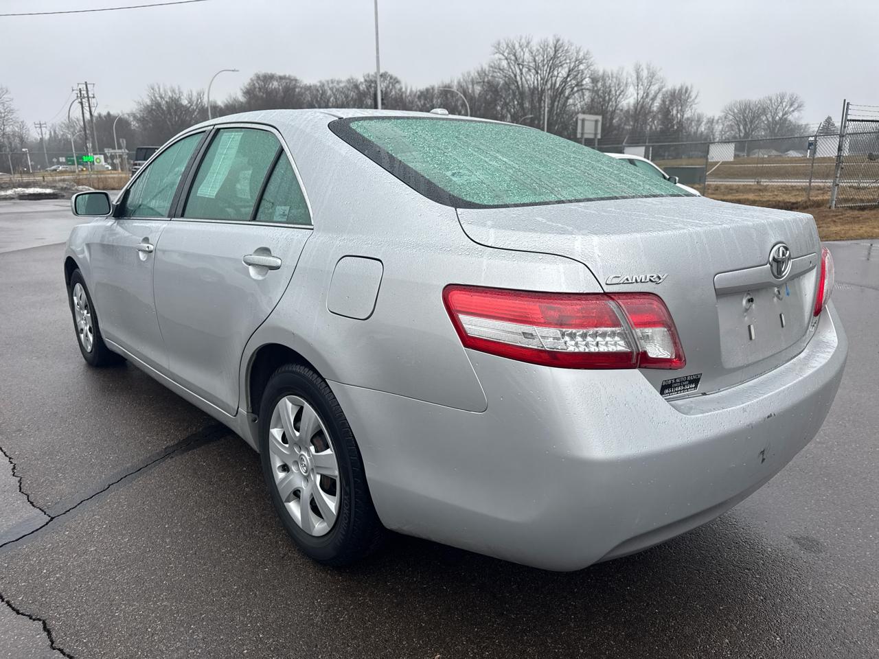 Toyota Camry 4dr Sdn I4 Man LE (Natl) 2011