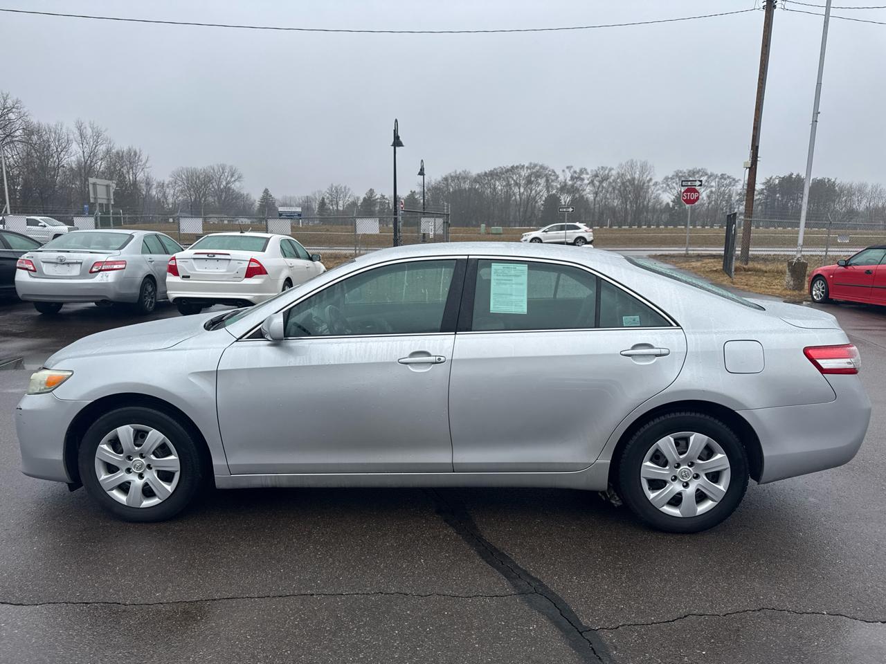 Toyota Camry 4dr Sdn I4 Man LE (Natl) 2011