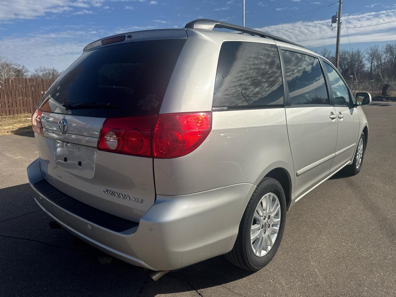 Toyota Sienna 5dr 7-Pass Van XLE Ltd FWD (Natl) 2007