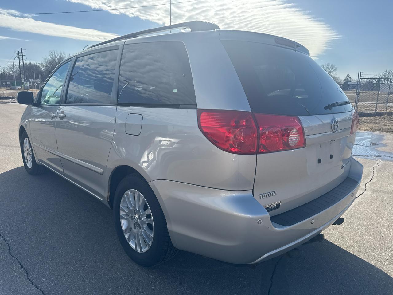 Toyota Sienna 5dr 7-Pass Van XLE Ltd FWD (Natl) 2007