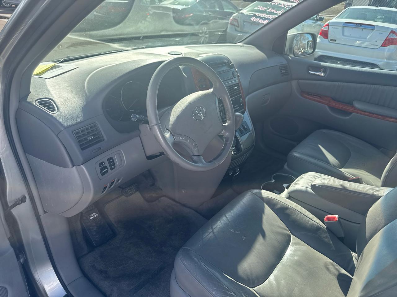 Toyota Sienna 5dr 7-Pass Van XLE Ltd FWD (Natl) 2007