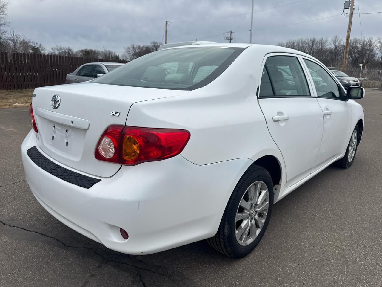 Toyota Corolla 4dr Sdn Man (Natl) 2009