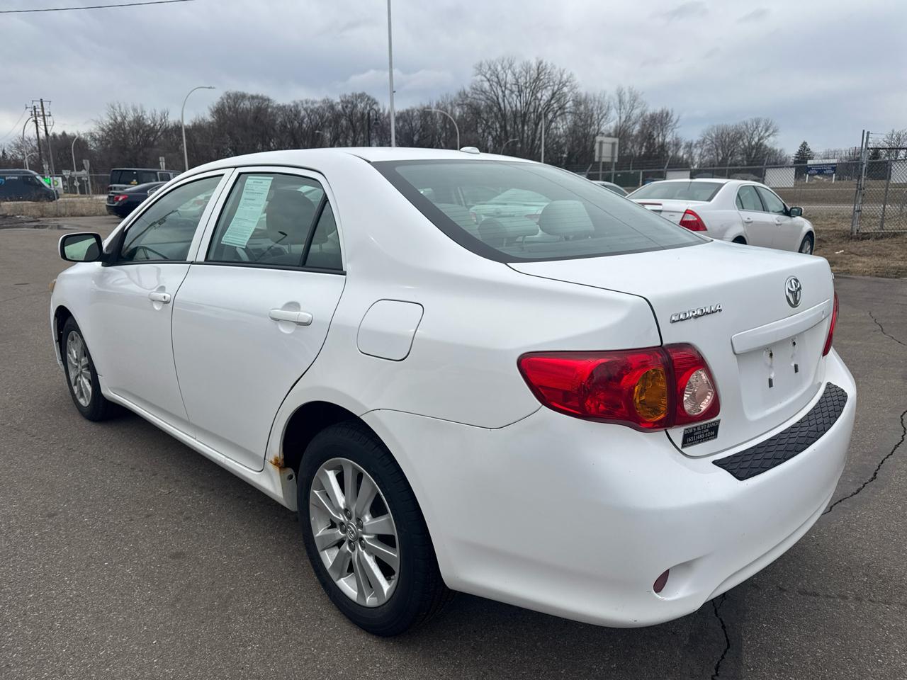Toyota Corolla 4dr Sdn Man (Natl) 2009