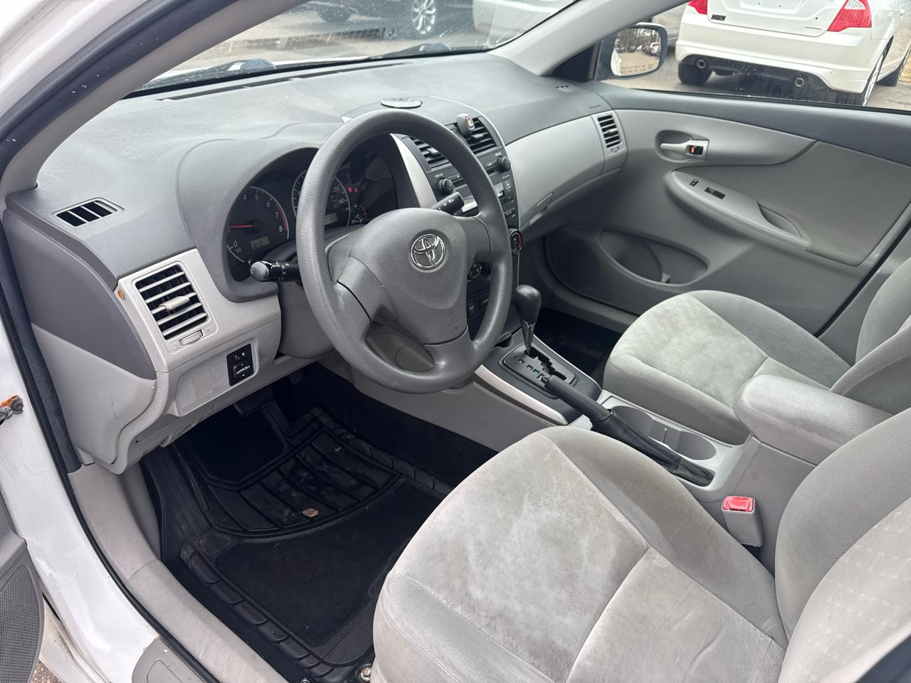 Toyota Corolla 4dr Sdn Man (Natl) 2009