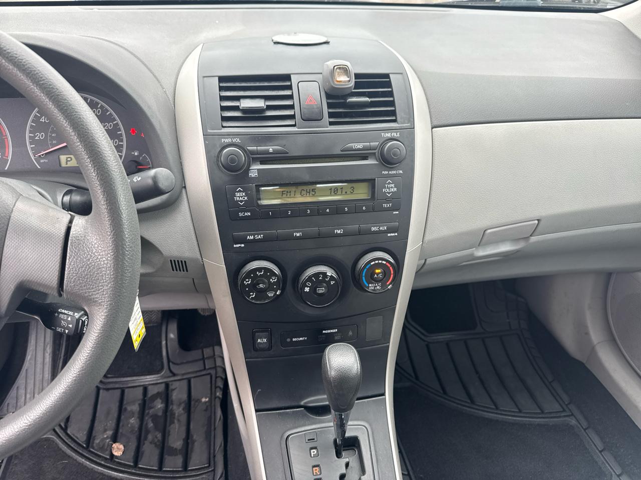 Toyota Corolla 4dr Sdn Man (Natl) 2009