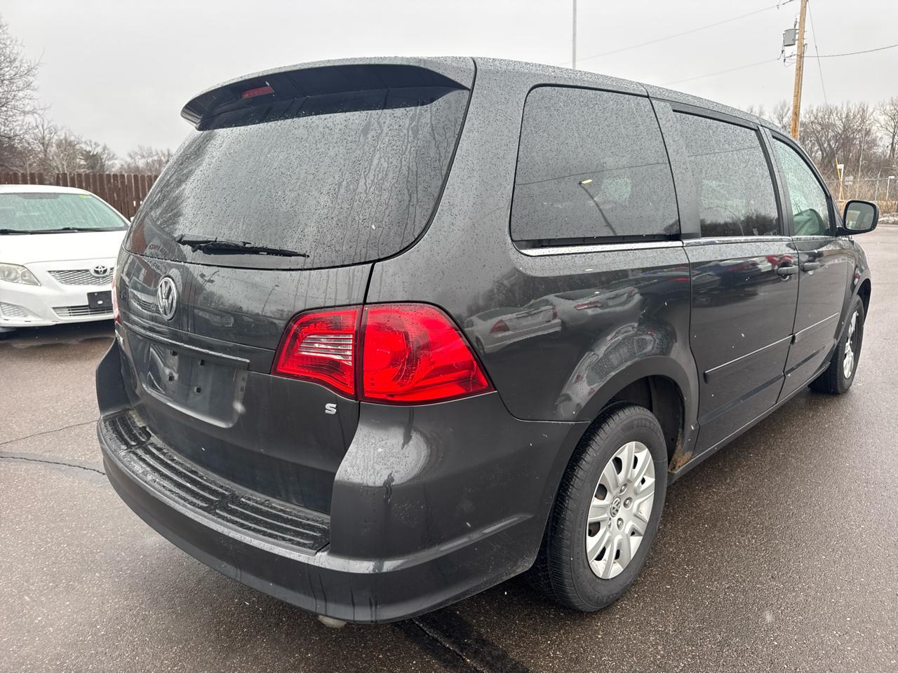 Volkswagen Routan 4dr Wgn S 2012