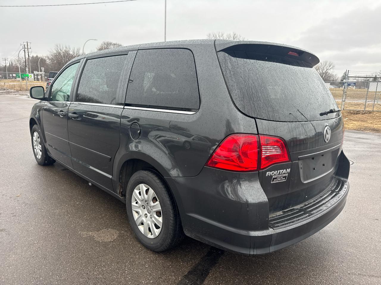 Volkswagen Routan 4dr Wgn S 2012