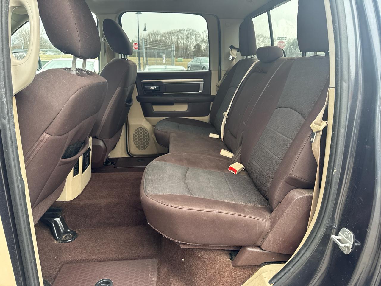 RAM 1500 4WD Crew Cab 140.5" Big Horn 2015