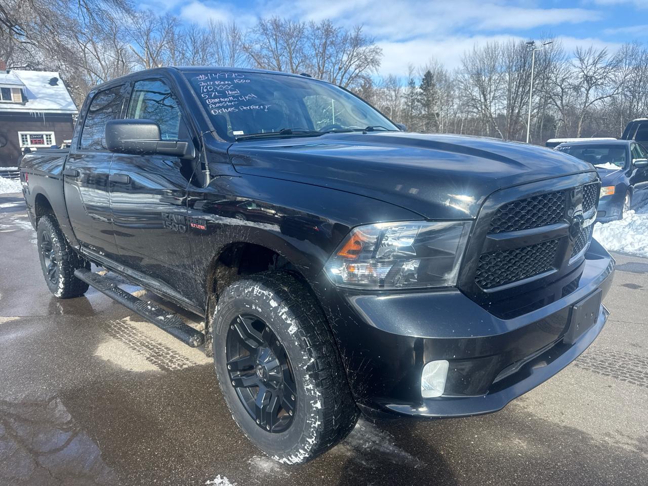 RAM 1500 Express 4x4 Crew Cab 5'7" Box 2017