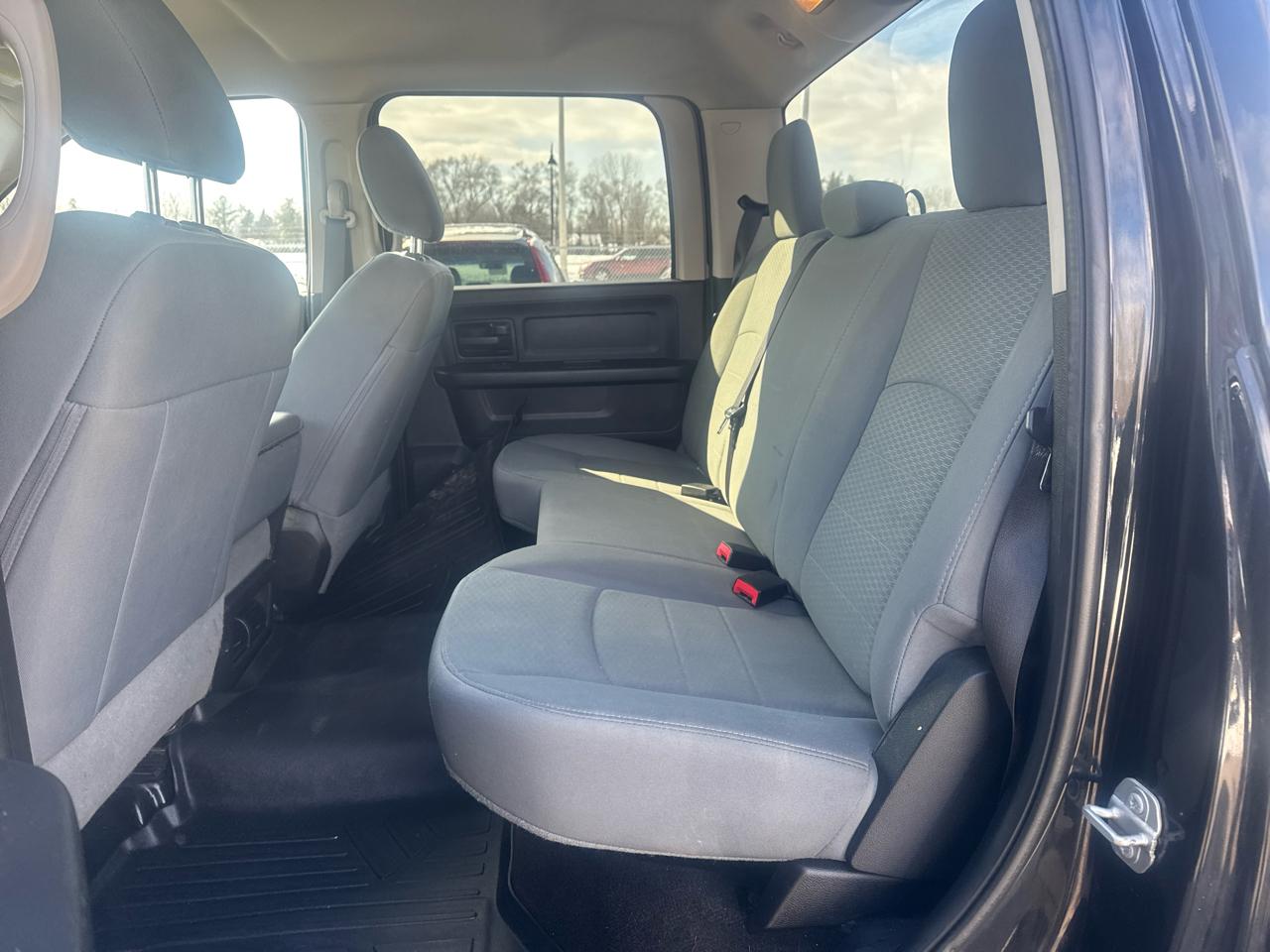 RAM 1500 Express 4x4 Crew Cab 5'7" Box 2017