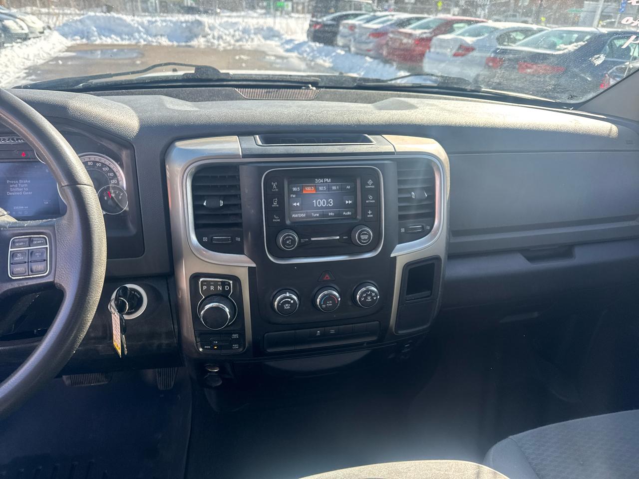 RAM 1500 4WD Quad Cab 140.5" SLT 2013