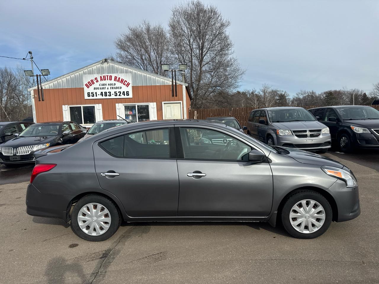 Nissan Versa Sedan SV CVT 2017