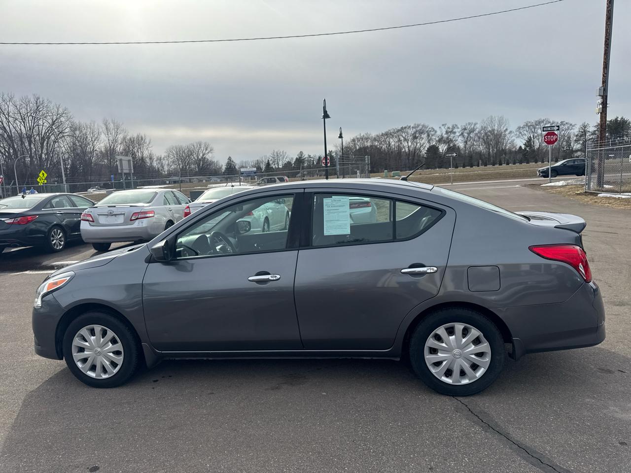 Nissan Versa Sedan SV CVT 2017