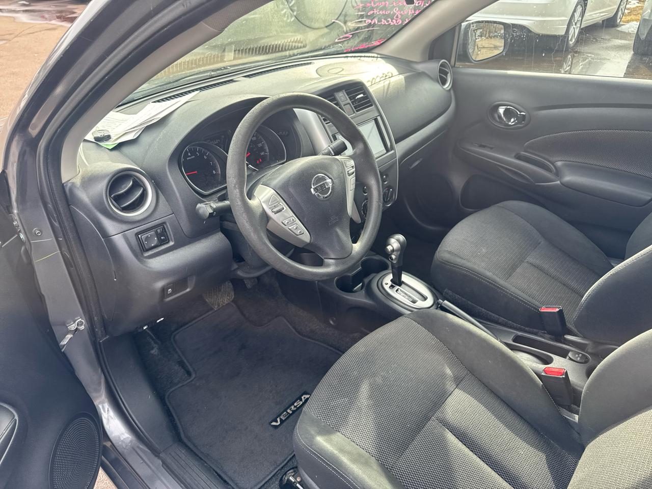 Nissan Versa Sedan SV CVT 2017