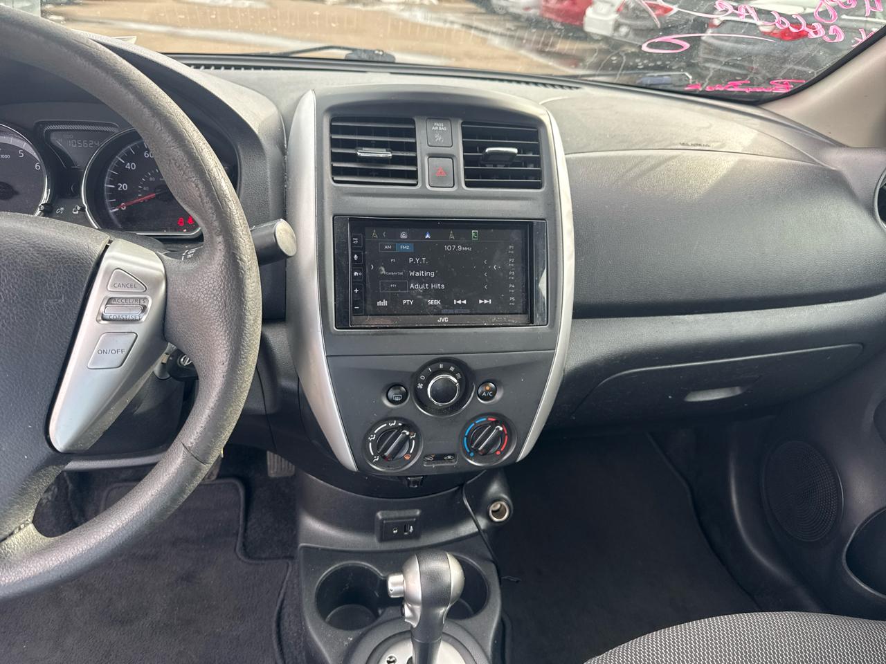 Nissan Versa Sedan SV CVT 2017