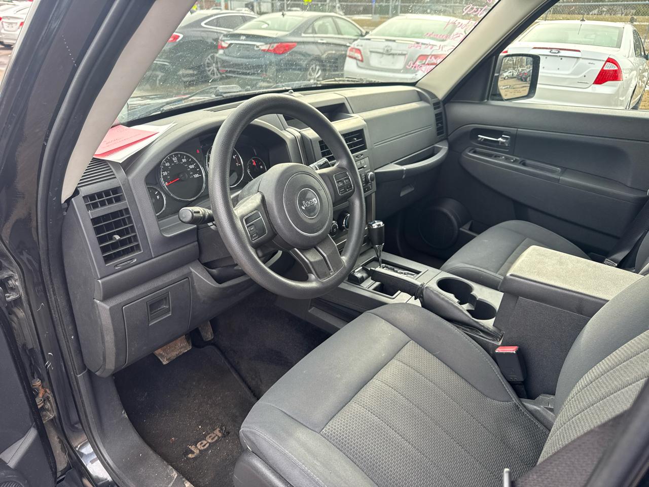 Jeep Liberty 4WD 4dr Sport 2012