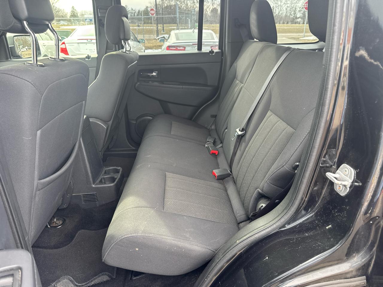 Jeep Liberty 4WD 4dr Sport 2012