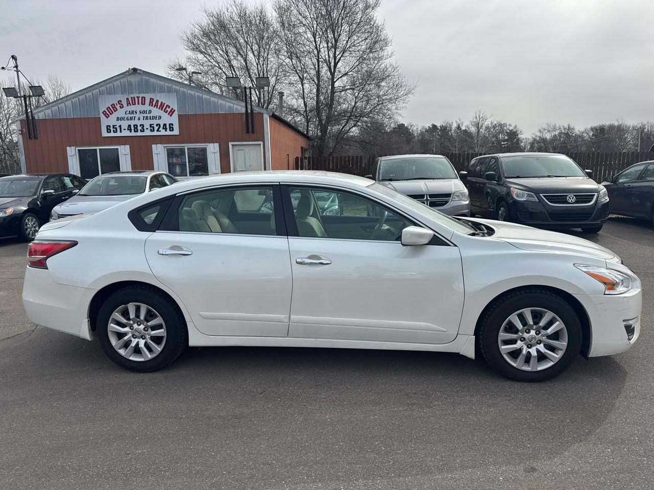 Nissan Altima 4dr Sdn I4 2.5 S 2014