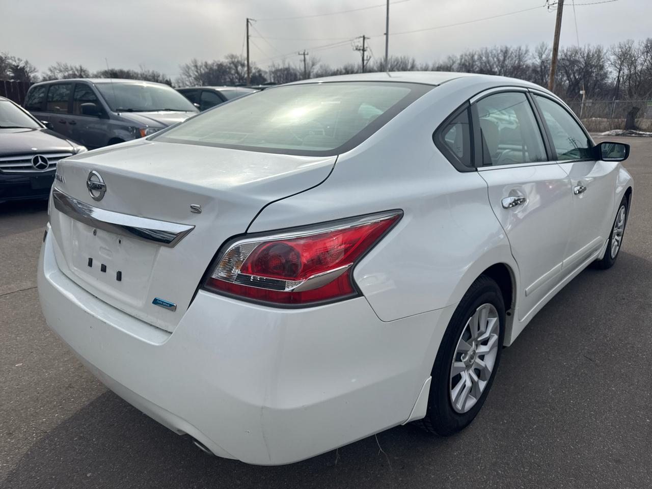Nissan Altima 4dr Sdn I4 2.5 S 2014