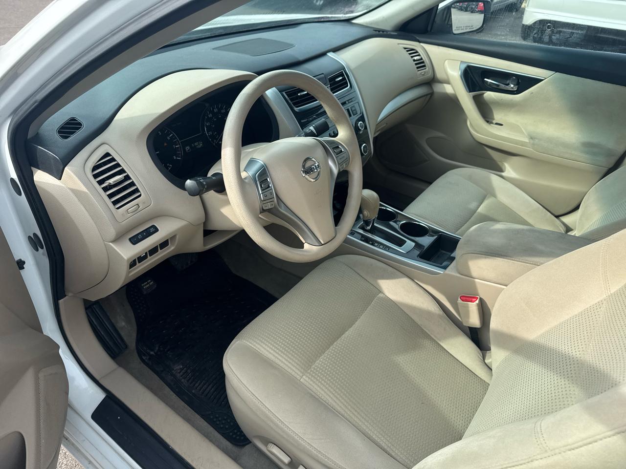 Nissan Altima 4dr Sdn I4 2.5 S 2014