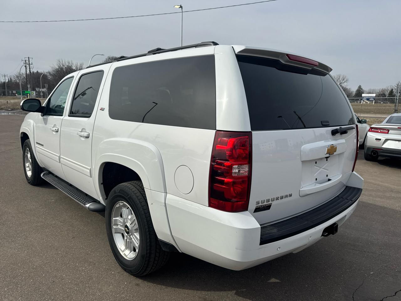 Chevrolet Suburban 4WD 4dr 1500 LT 2013