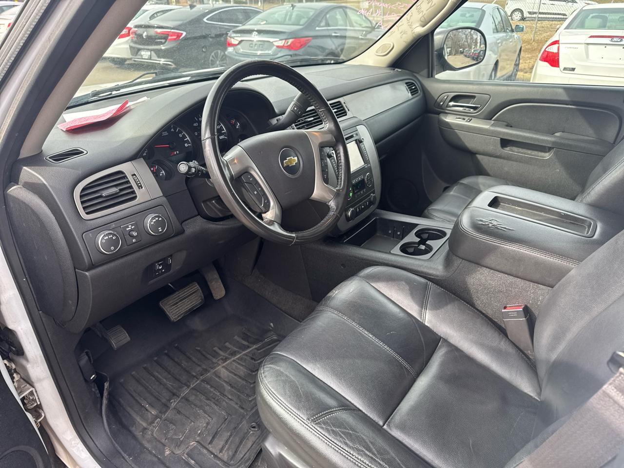 Chevrolet Suburban 4WD 4dr 1500 LT 2013