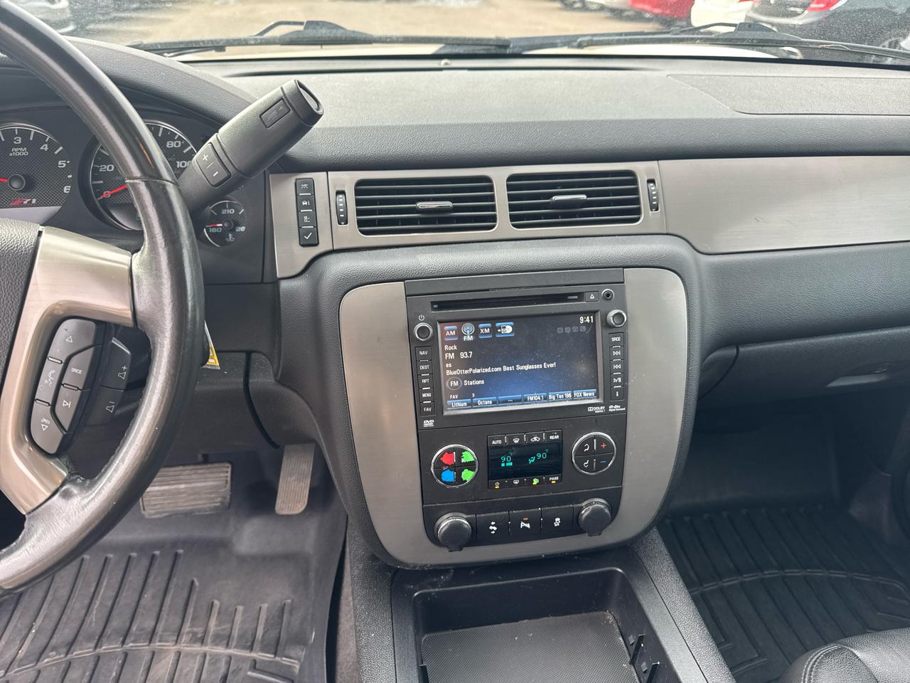 Chevrolet Suburban 4WD 4dr 1500 LT 2013