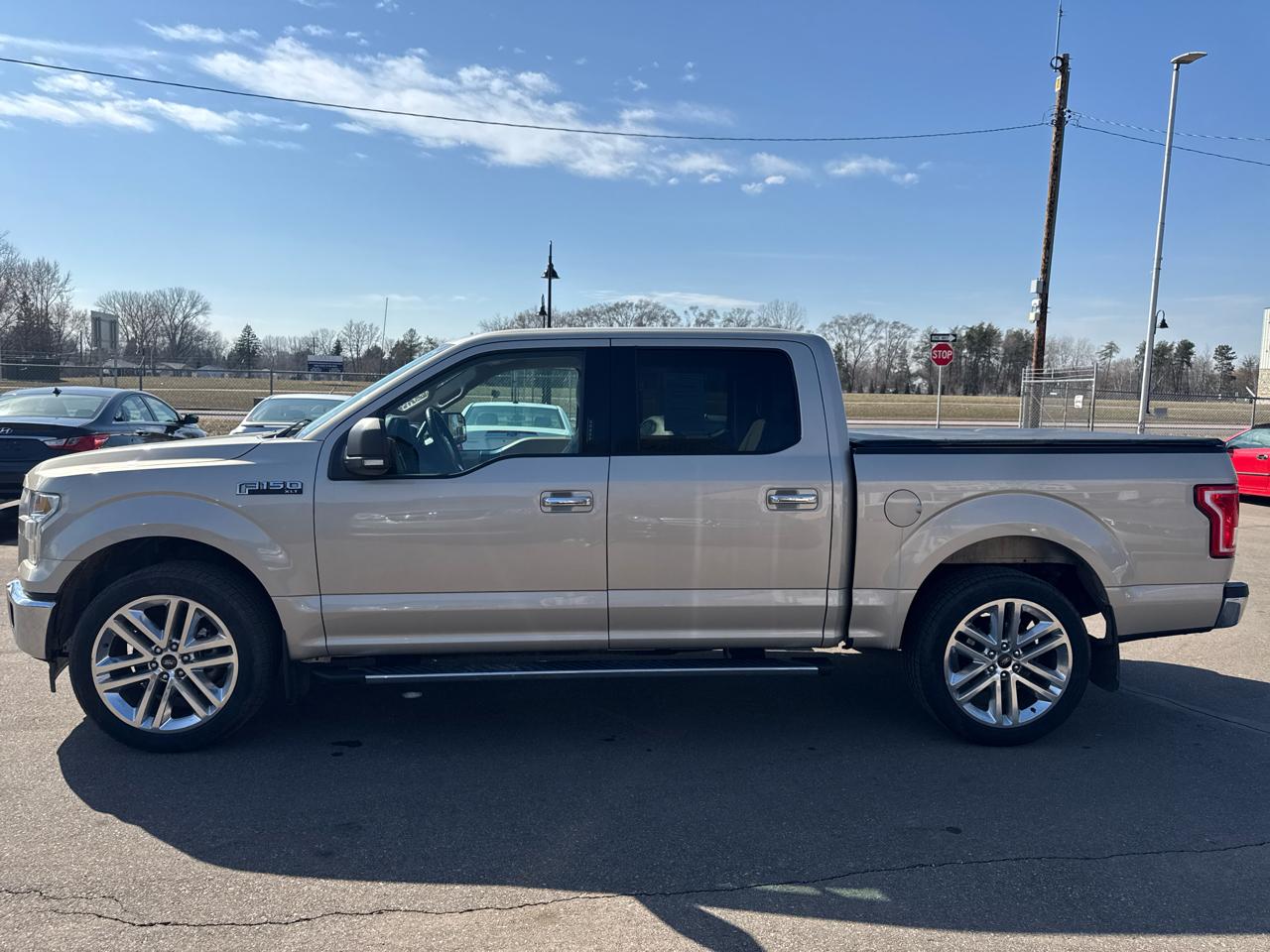 Ford F-150 2WD SuperCrew 145" XLT 2017