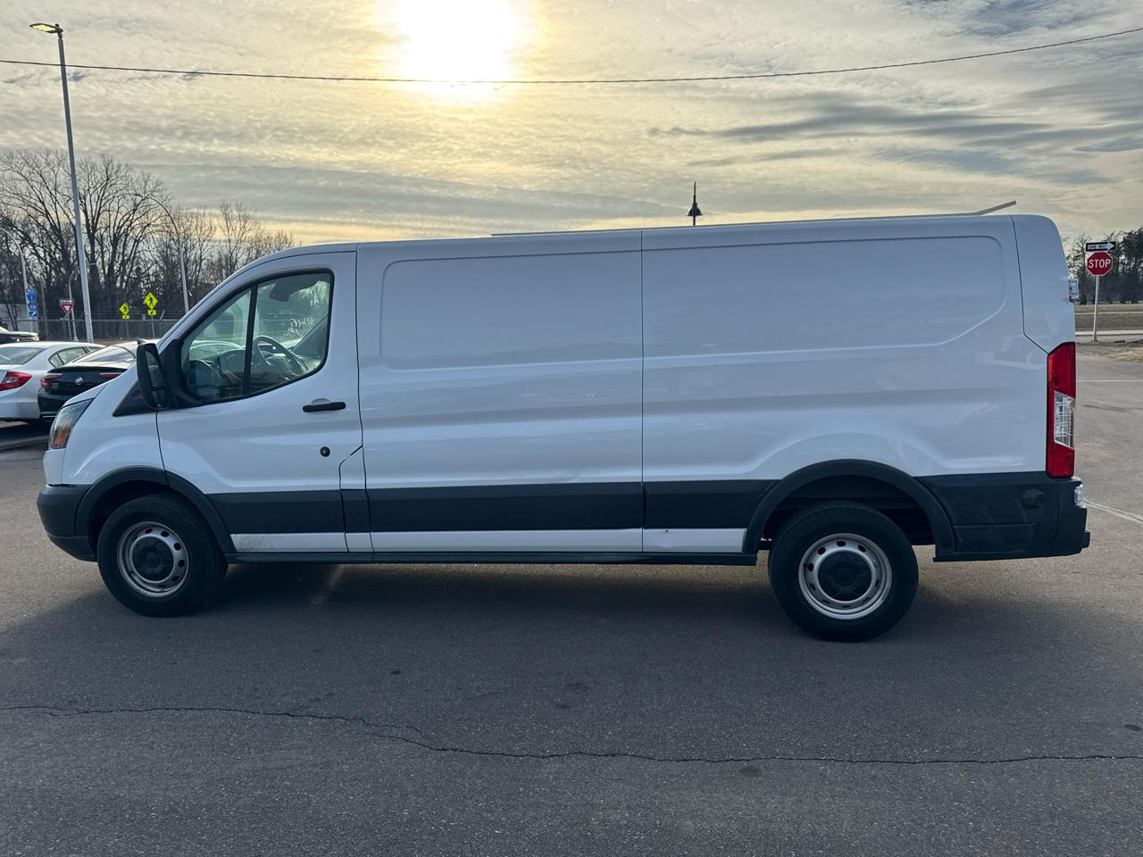 Ford Transit Van T-250 148" Low Rf 9000 GVWR Swing-Out RH Dr 2018