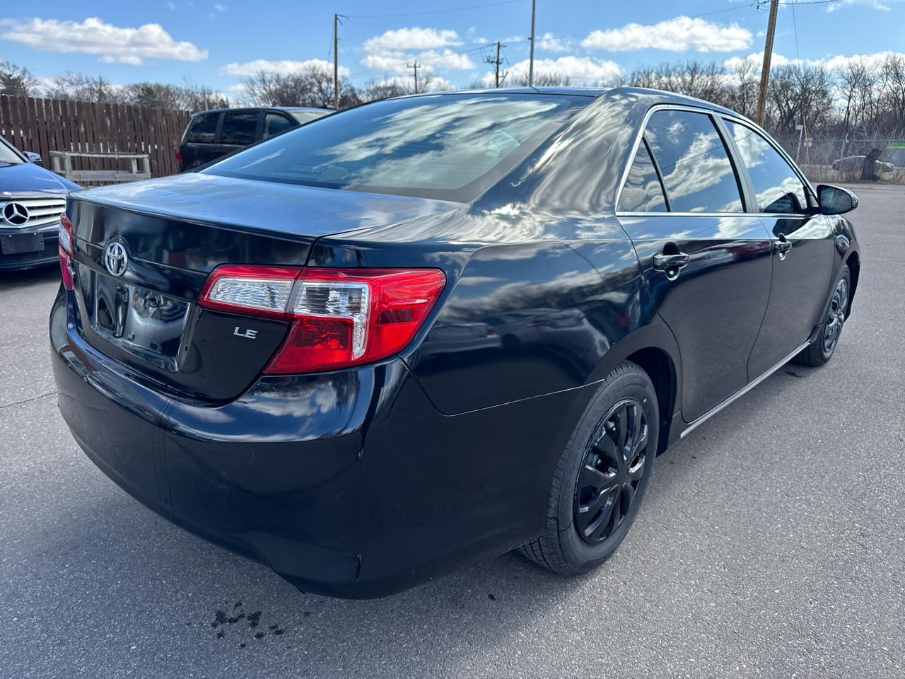 Toyota Camry 4dr Sdn I4 Auto XLE (Natl) 2013