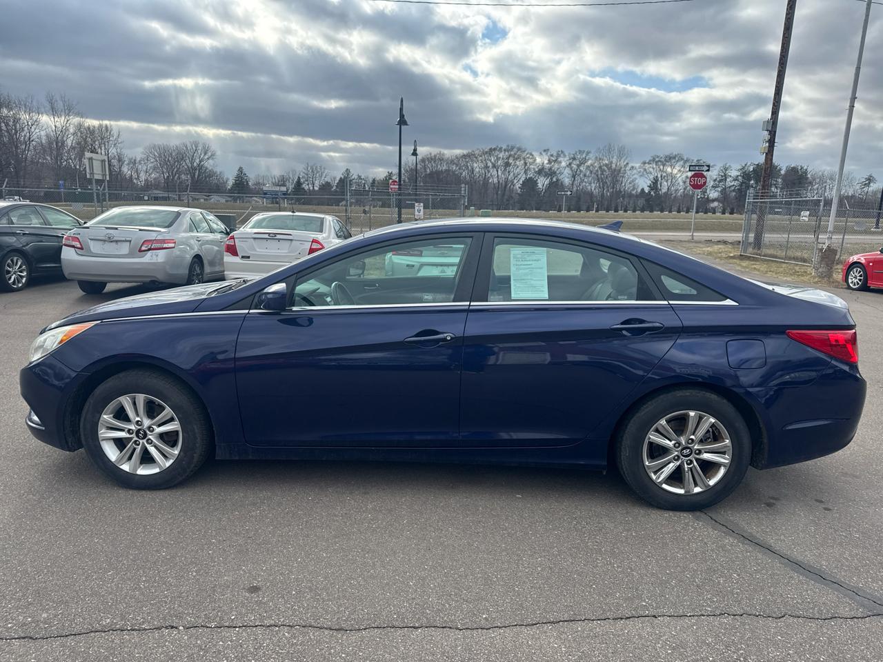 Hyundai Sonata 4dr Sdn 2.4L Auto GLS 2011