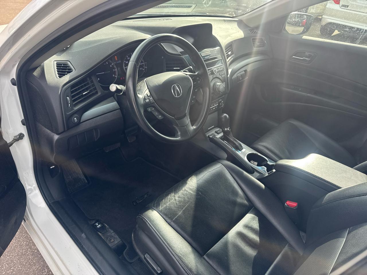 Acura ILX 4dr Sdn 2.0L Tech Pkg 2013