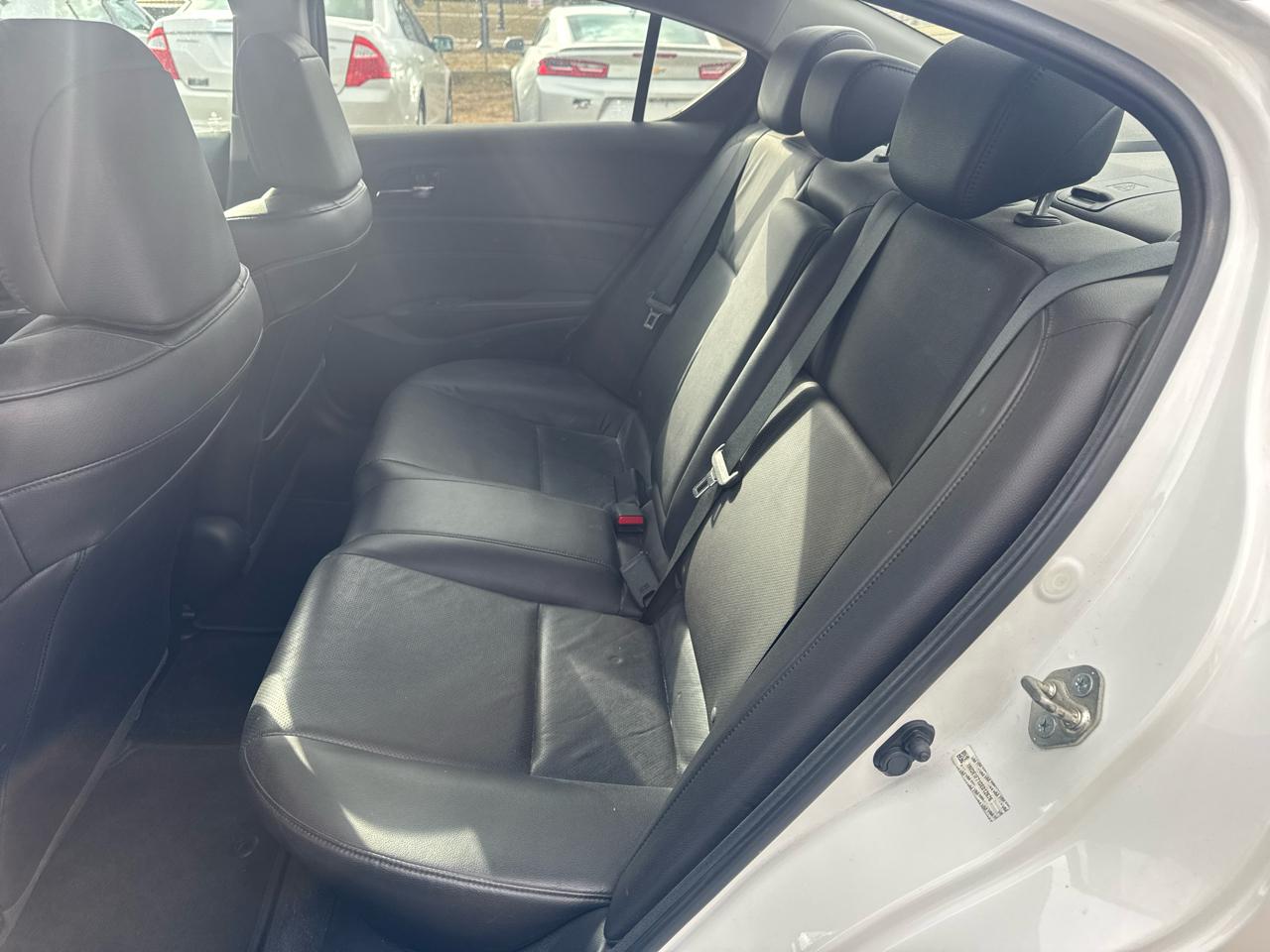 Acura ILX 4dr Sdn 2.0L Tech Pkg 2013