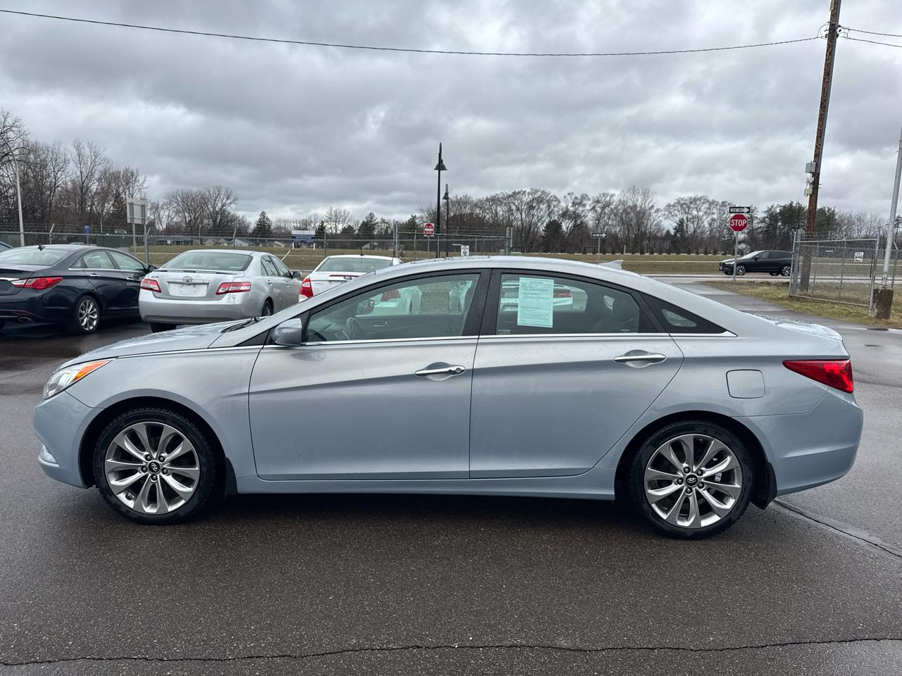 Hyundai Sonata 4dr Sdn 2.4L Auto SE 2013