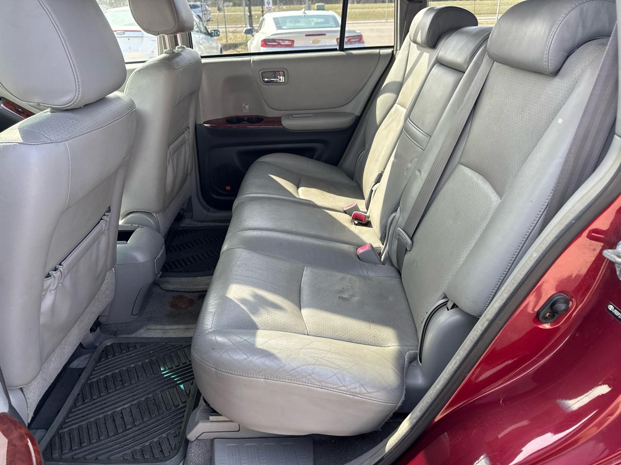 Toyota Highlander 4dr V6 4WD w/3rd Row (Natl) 2004